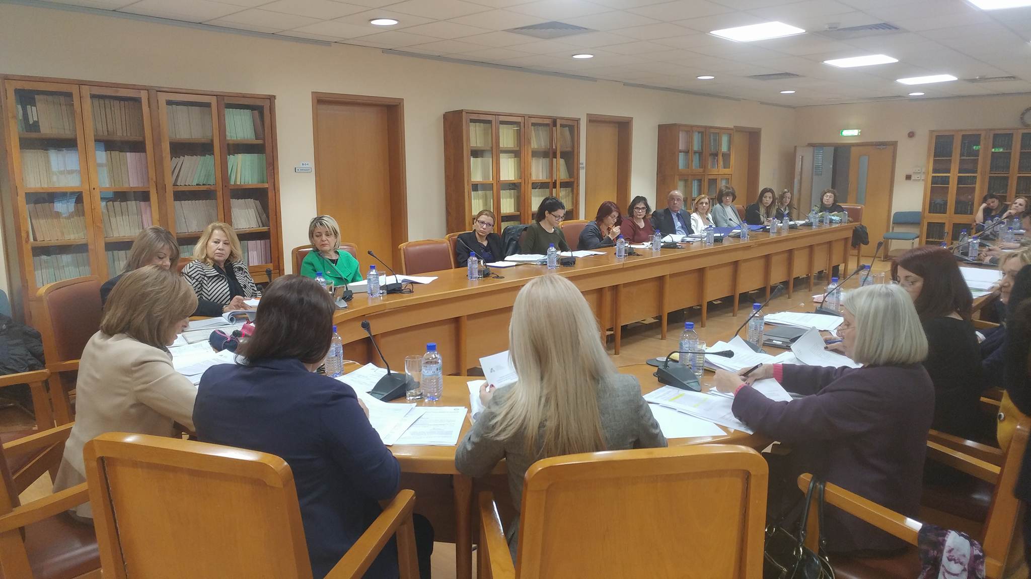 Νέα πρόταση νόμου για τις αμβλώσεις συζητά η Βουλή