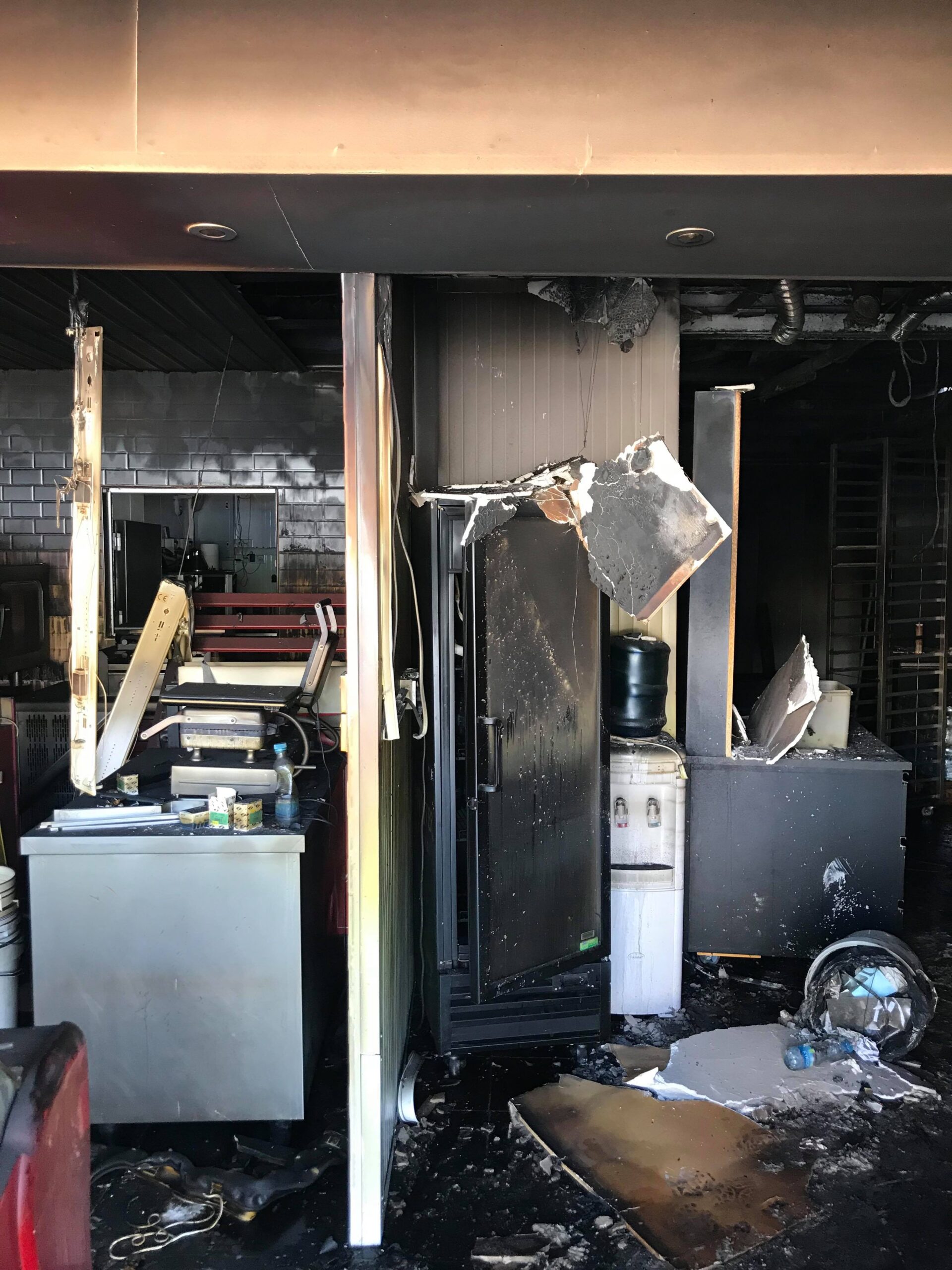 Εικόνες ολοκληρωτικής καταστροφής, απο το κέντρο της Αγίας Νάπας (ΦΩΤΟ)