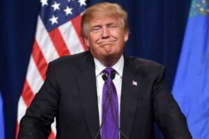 Ο δικηγόρος του Τραμπ έδωσε 130.000 δολάρια σε μια πορνοστάρ για τον Τραμπ