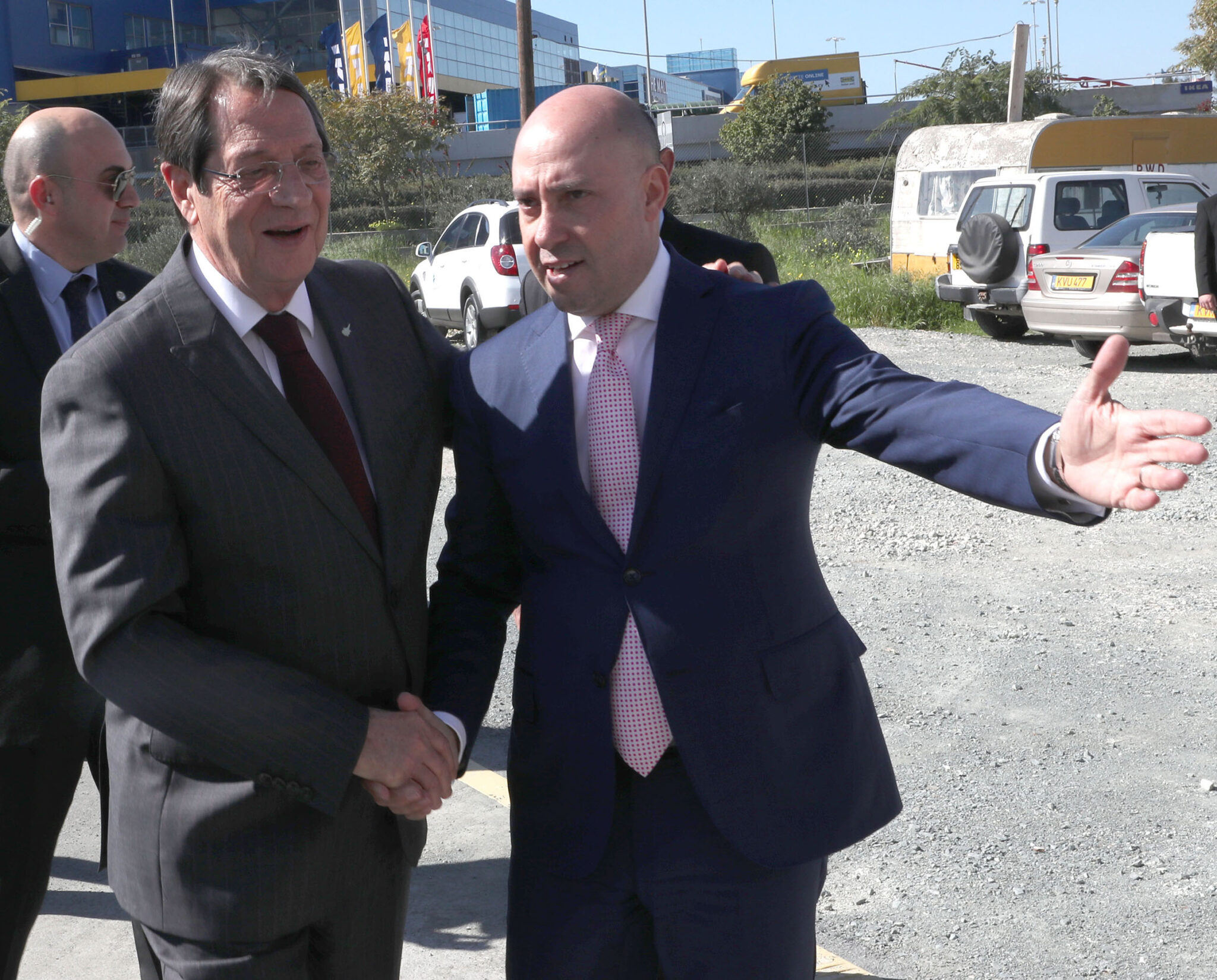 Τους θαλάμους του ψυχιατρείου Αθαλάσσας εγκαινίασε ο Πρόεδρος (BINTEO)