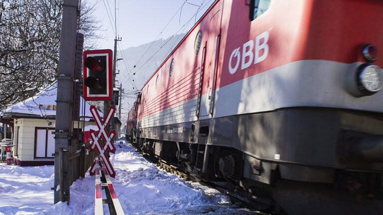 Τουλάχιστον ένας νεκρός από σύγκρουση τρένου στην Αυστρία