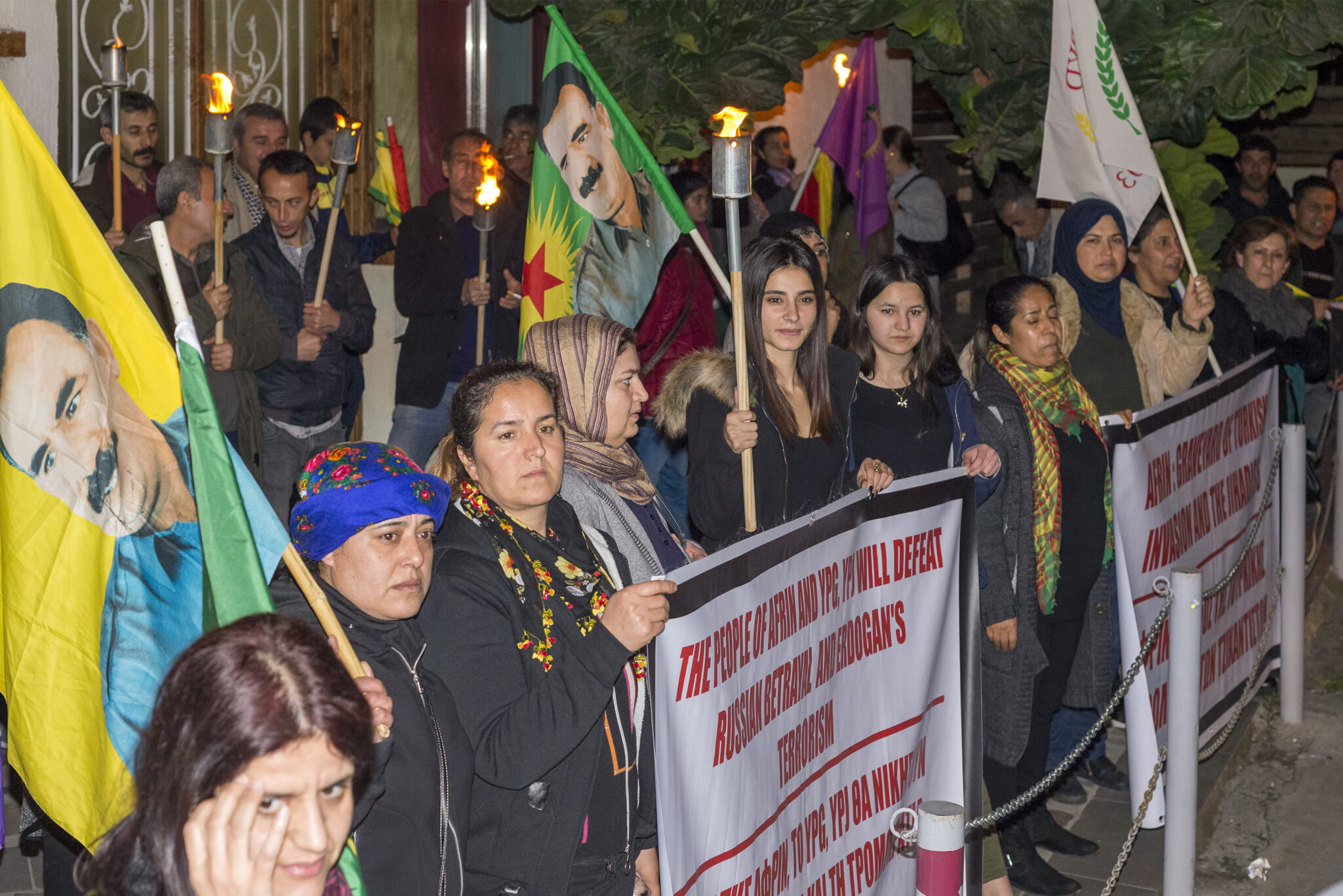 Λεμεσός: Για την τουρκική εισβολή στο Αφρίν, διαμαρτυρήθηκαν Κούρδοι (ΦΩΤΟ)