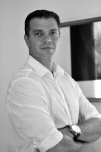 Συγχρονες Χειρουργικες Tεχνικες στην Ολική Aρθροπλαστικη του Γόνατος