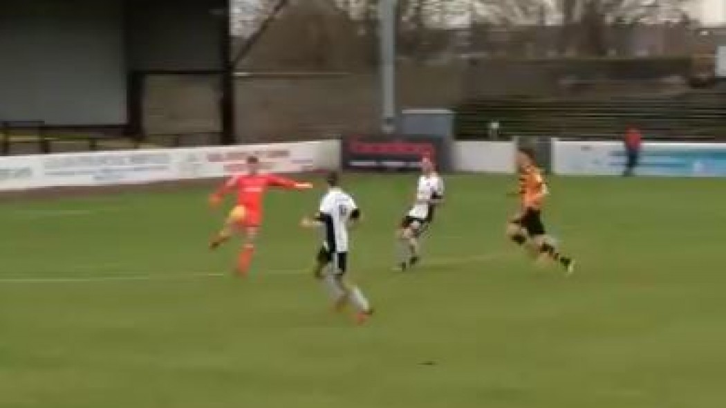 Τρελό: Η γκέλα της χρονιάς από τερματοφύλακα (ΒΙΝΤΕΟ)