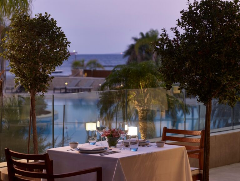 Γιορτάστε τον Άγιο Βαλεντίνο στα εστιατόρια της Louis Hotels