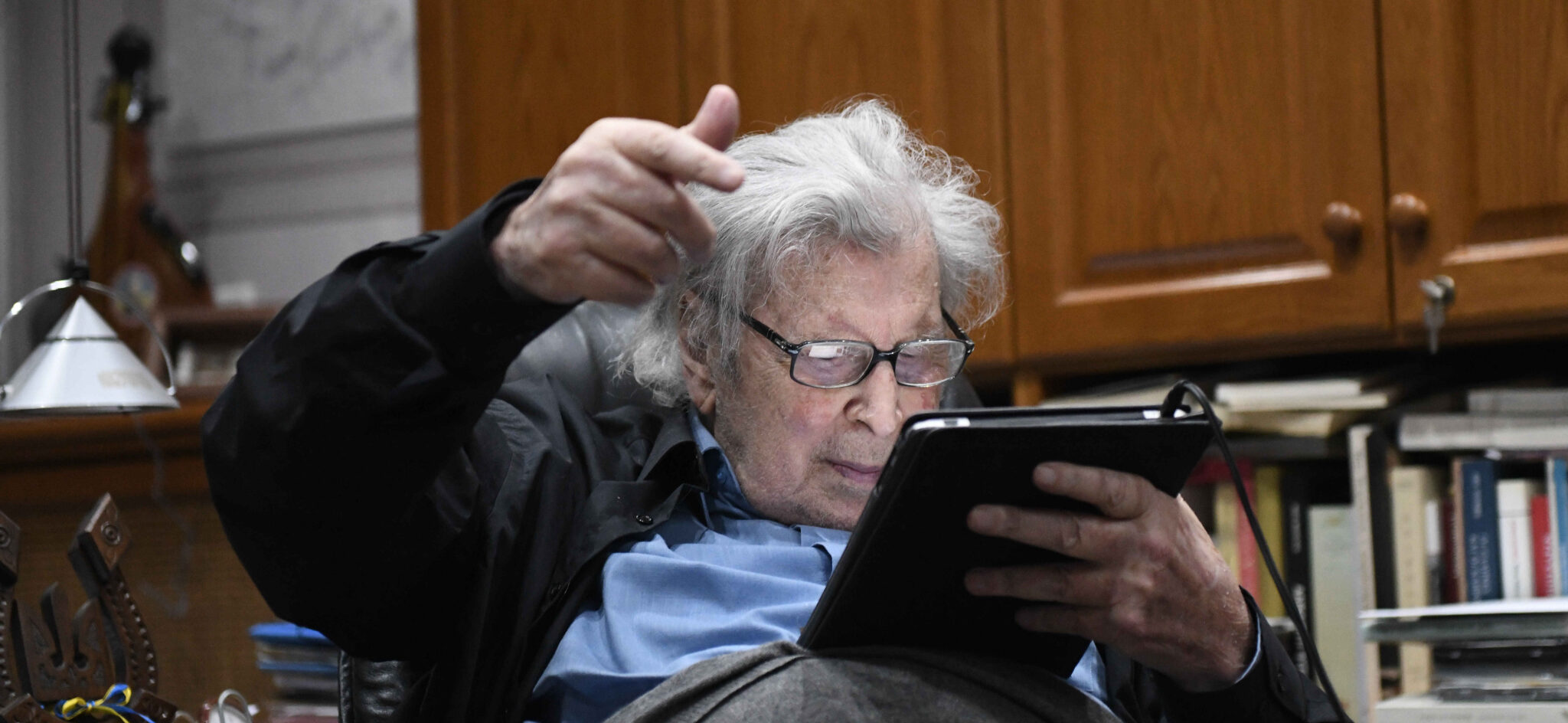 Επίθεση αγνώστων στο σπίτι του Μίκη Θεοδωράκη