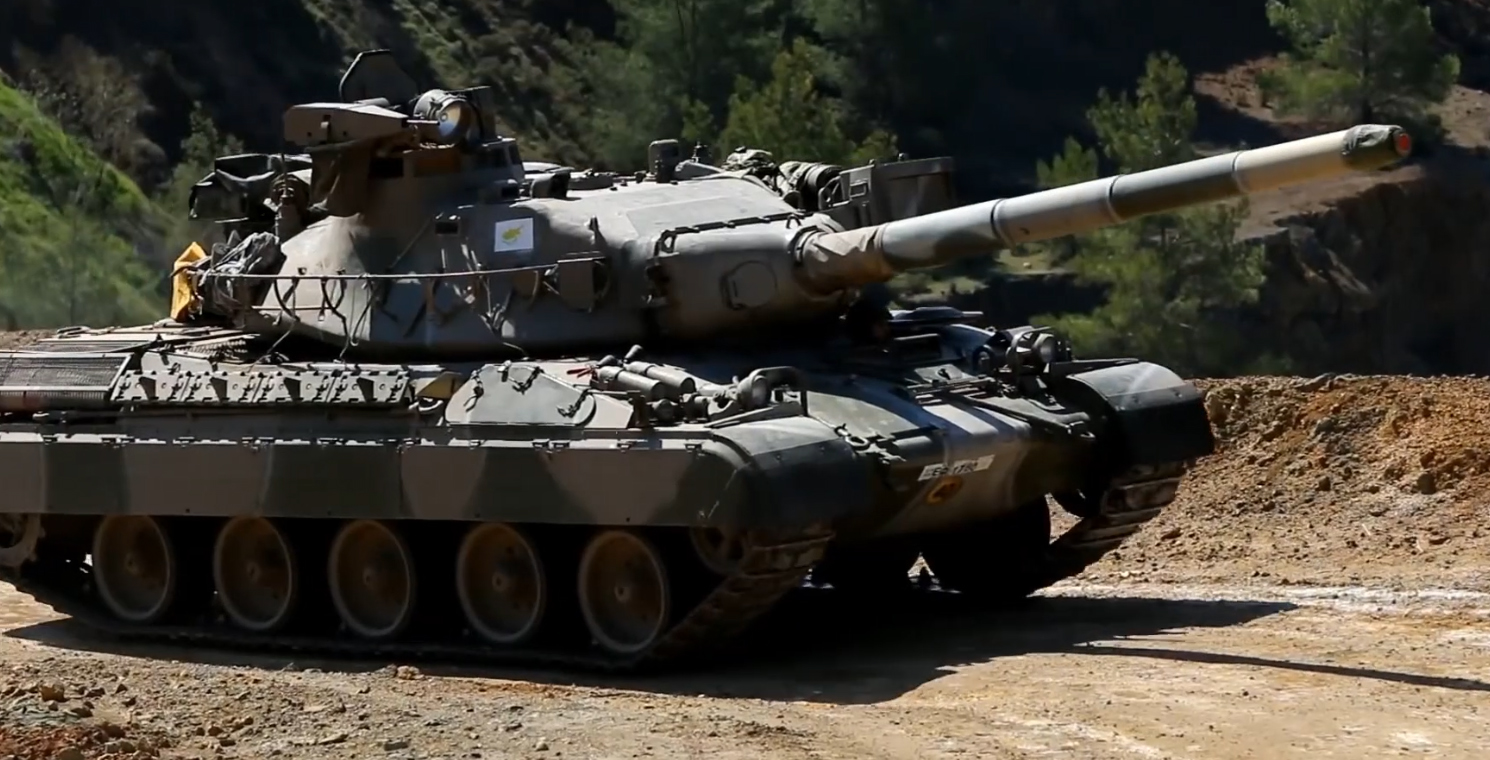 Χειροπέδες σε 40χρονο για το "ξήλωμα" άρματος της Εθνικής Φρουράς (BINTEO)