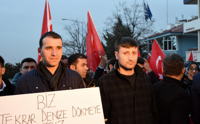 Διαμαρτυρήθηκαν για το κάψιμο της τουρκικής σημαίας στην Αθήνα