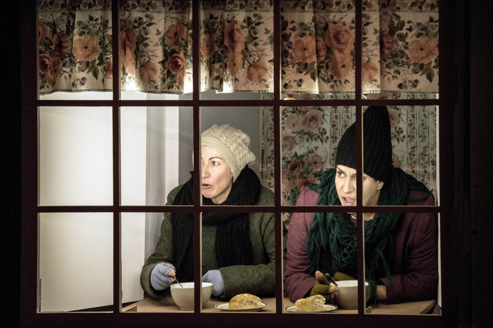 «ΠΙΝΤΕΡ Χ 8»  Συνεχίζονται οι παραστάσεις από τη θεατρική ομάδα Σόλο για Τρεις