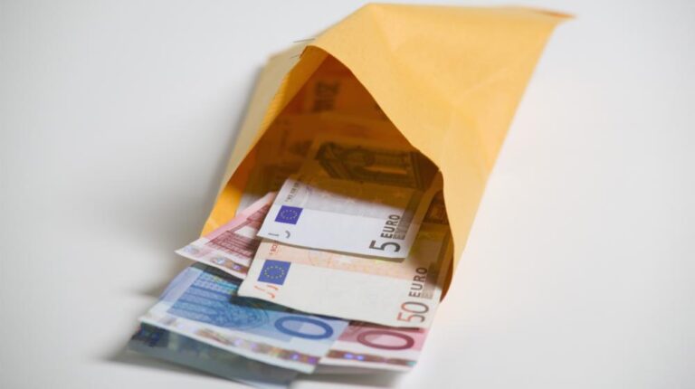 Πάφος: Aναζητείται ο ιδιοκτήτης φακέλου, που περιείχε €3,000