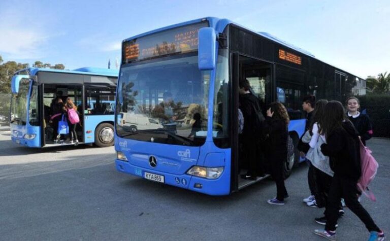 Τρύπησαν τα λάστιχα των λεωφορείων της εταιρείας "Ζήνων" (ΒΙΝΤΕΟ)