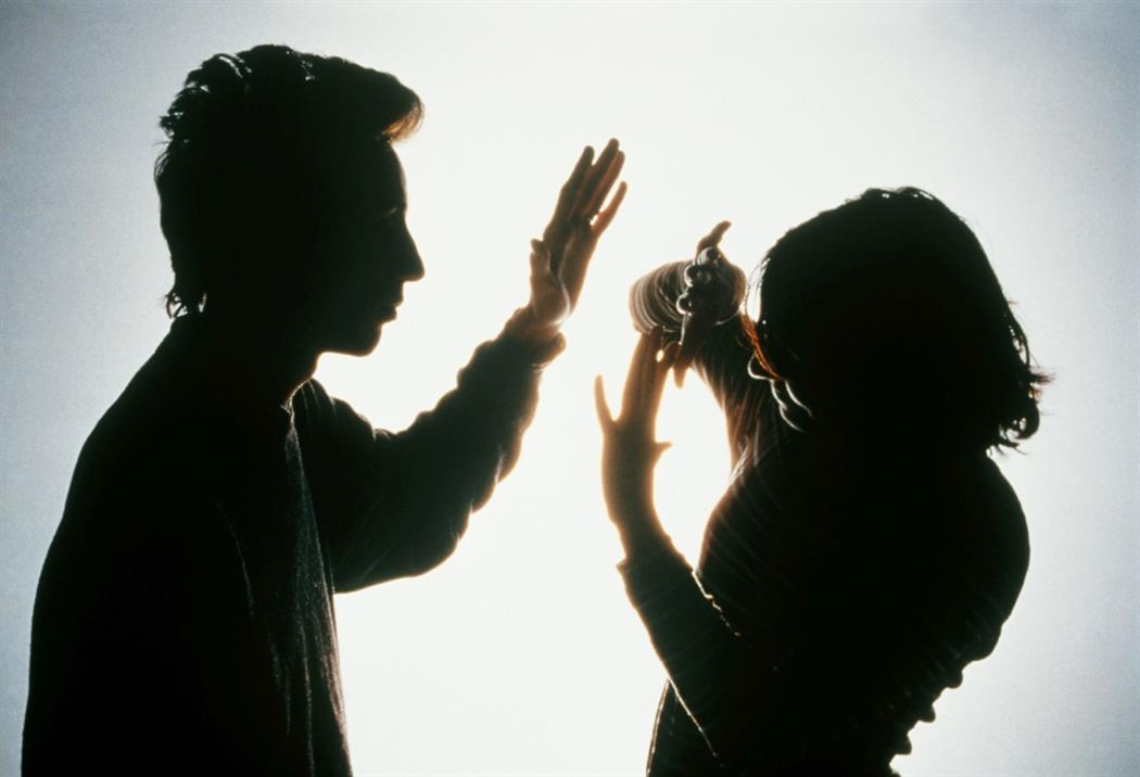 Κατήγγειλε τον σύζυγο της, οτι χτύπησε την ίδια και το παιδί τους