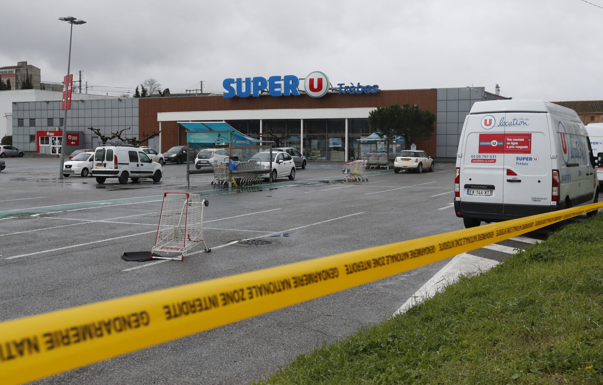 Η Γαλλία αποτίει φόρο τιμής στα θύματα της τζιχαντιστικής επίθεσης