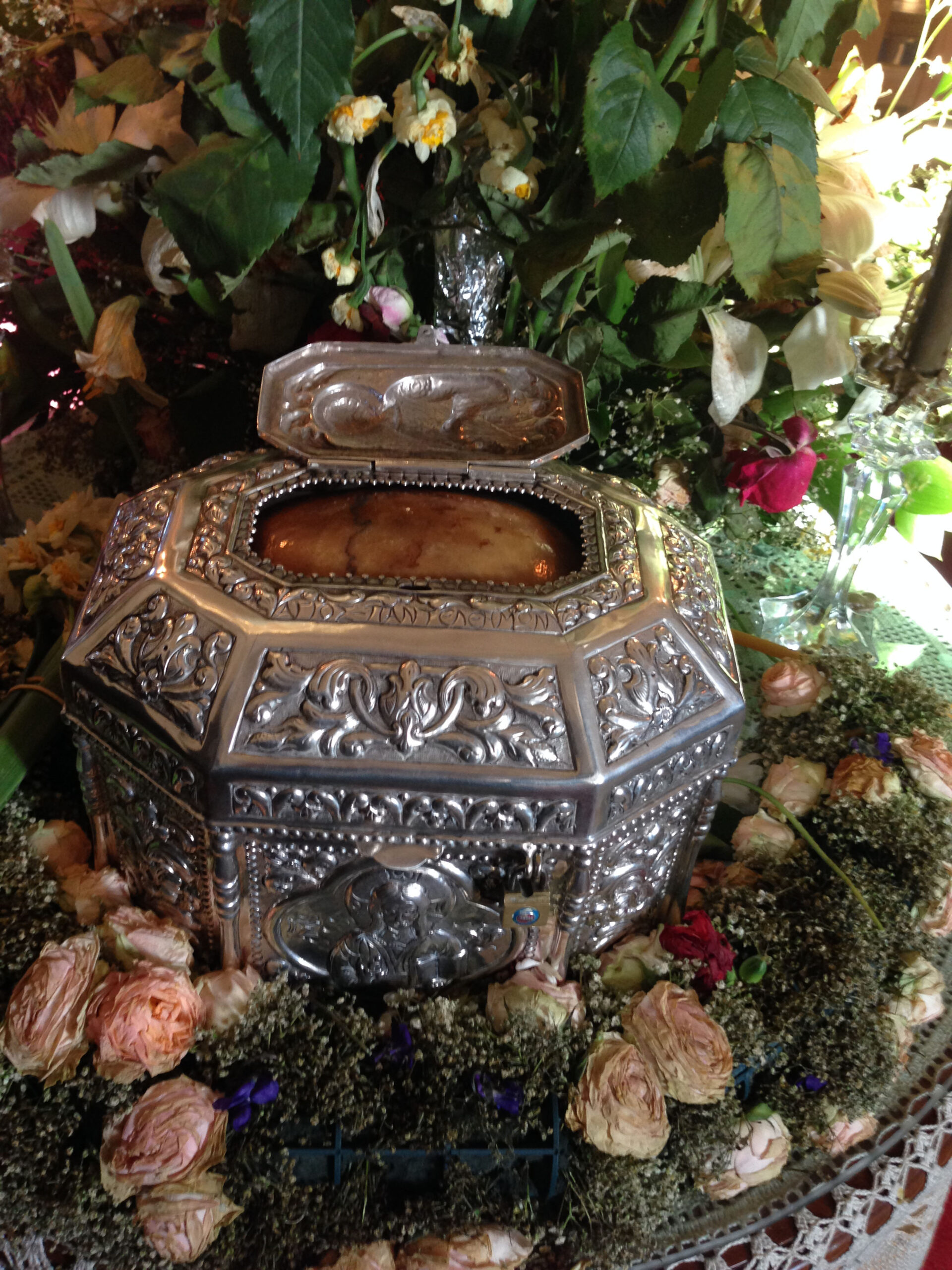 Διάρρηξη με λεία… λείψανα Αγίων απο κατοικία ιερέα στην Τάλα