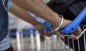 Μαρτυρίες μεταναστών που κατάφεραν να επιστρέψουν στην πατρίδα τους (ΒΙΝΤΕΟ)