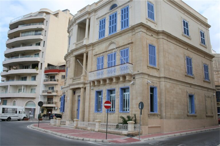 Πωλείται το ποσοστό της Πρώην Λαϊκής στην Lombard Μάλτας