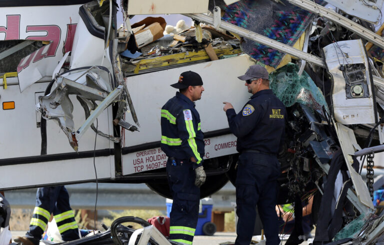 Ισημερινός: 12 άνθρωποι έχασαν τη ζωή τους όταν ανατράπηκε  λεωφορείο