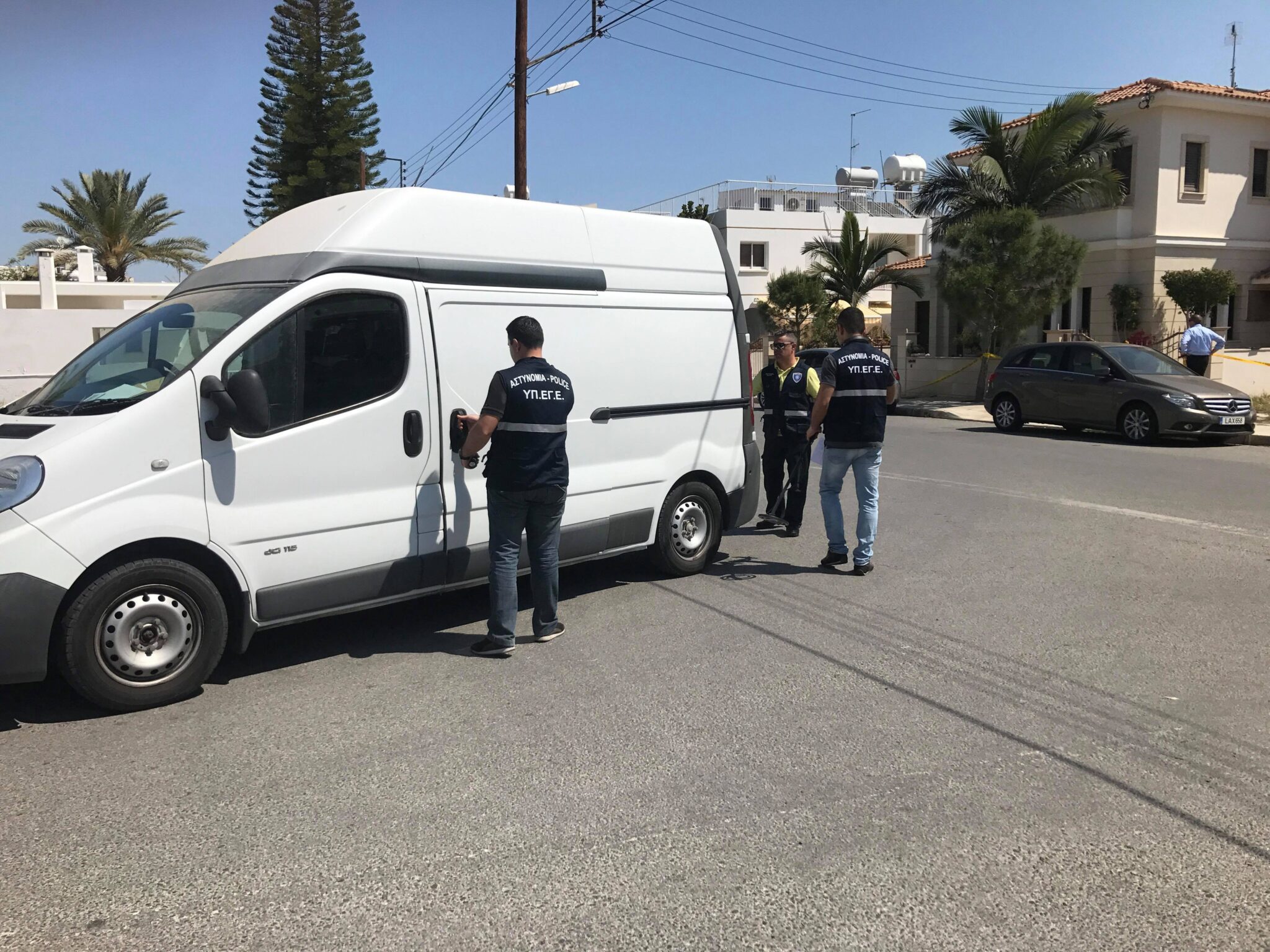 Νέες έρευνες στην οικία όπου διαπράχθηκε το διπλό φονικό στον Στρόβολο (ΦΩΤΟ)