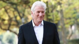 Ο Ρίτσαρντ Γκιρ…γαμπρός: Δείτε την 33 χρόνια μικρότερη μέλλουσα γυναίκα του