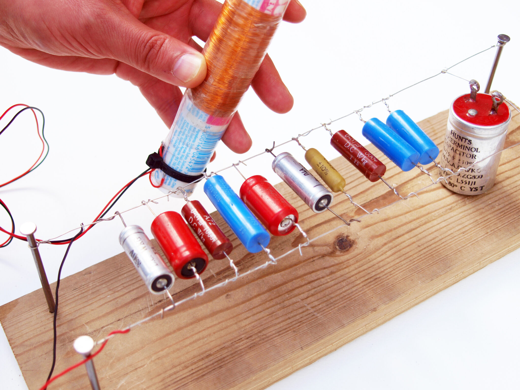 Ας δημιουργήσουμε μελωδίες και αυτοσχέδια ηλεκτρονικά μουσικά όργανα!