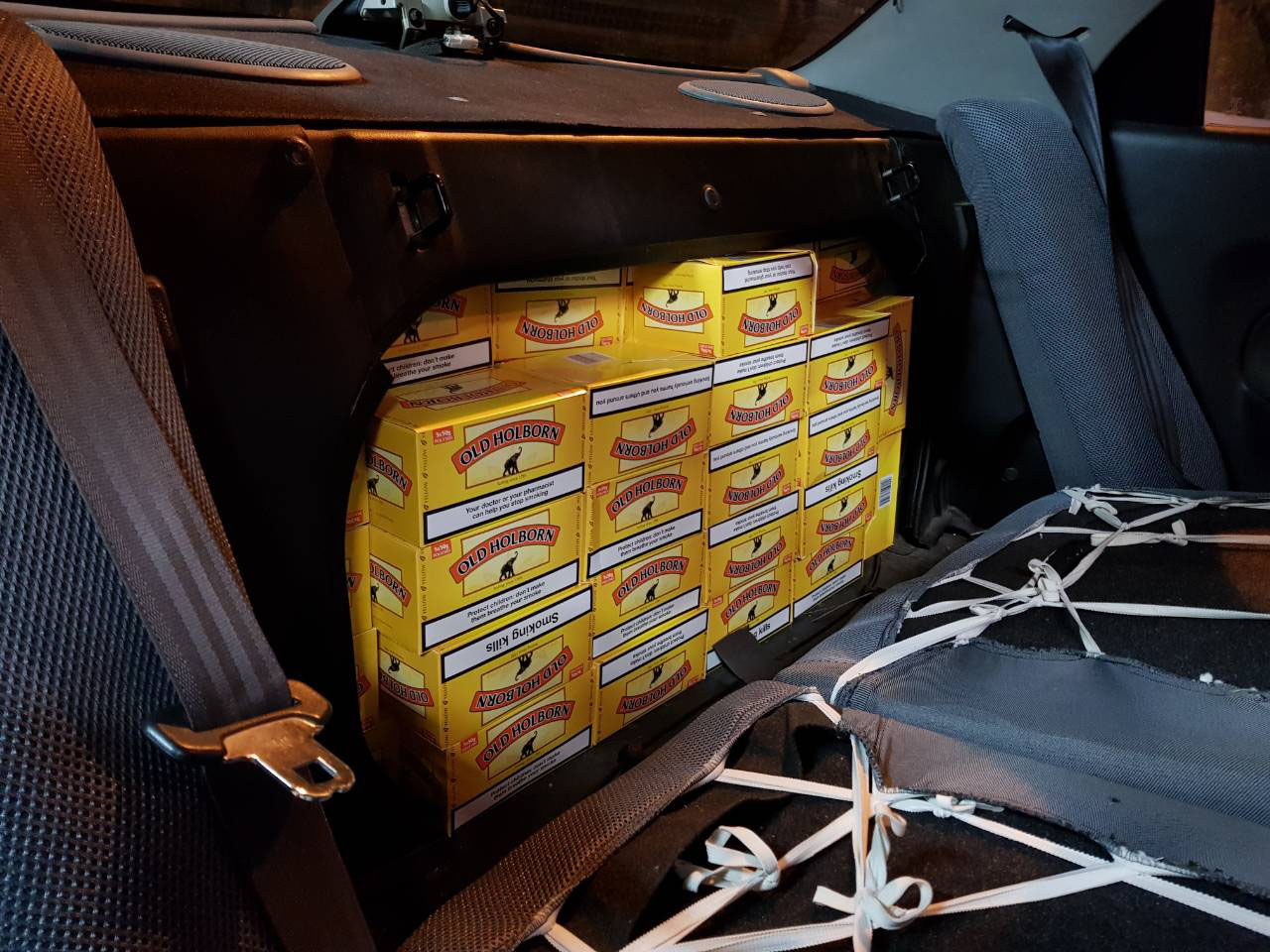 Γέμισε το πορτπαγκάζ με αφορολόγητο καπνό απο τα κατεχόμενα (ΦΩΤΟ)