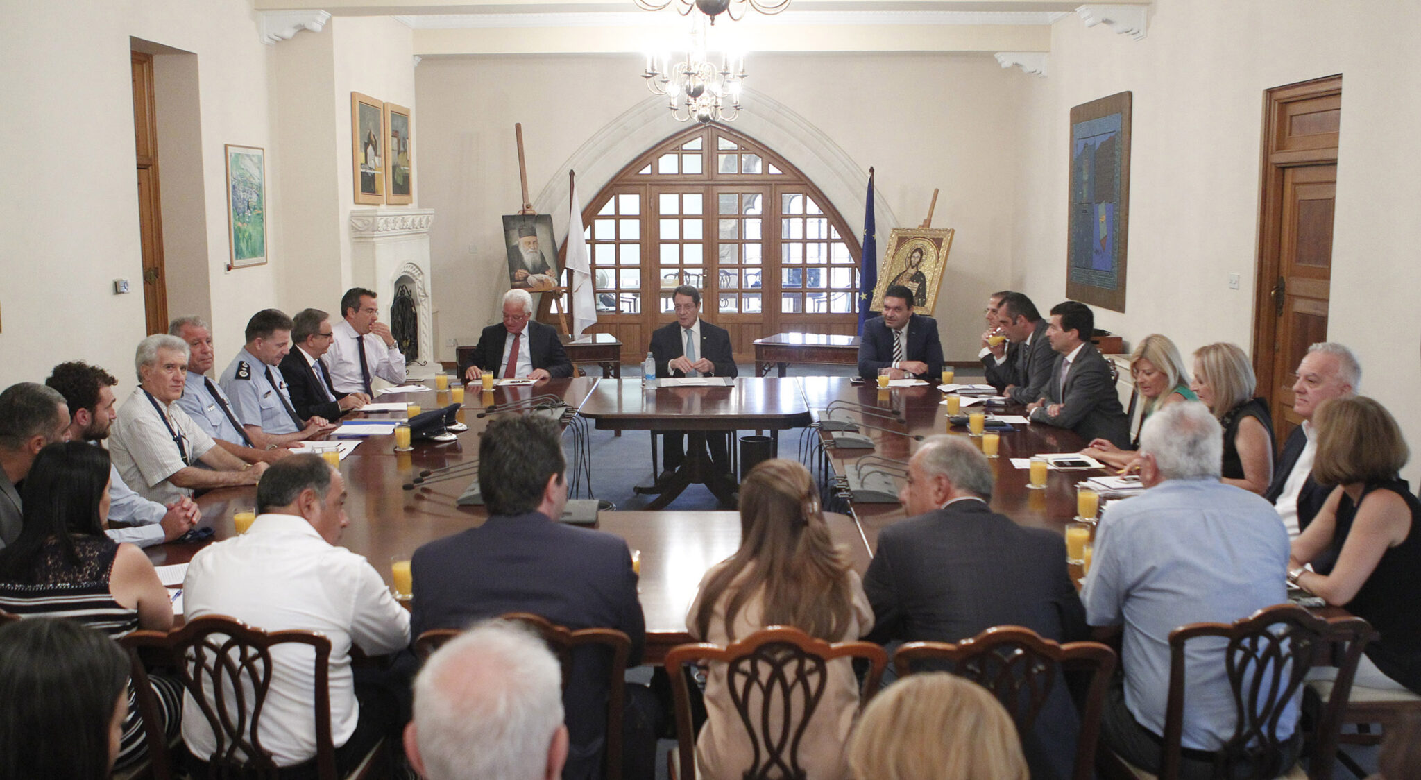 Αύριο στις 18:00 σύσκεψη αρχηγών ενόψει του δείπνου (BINTEO)