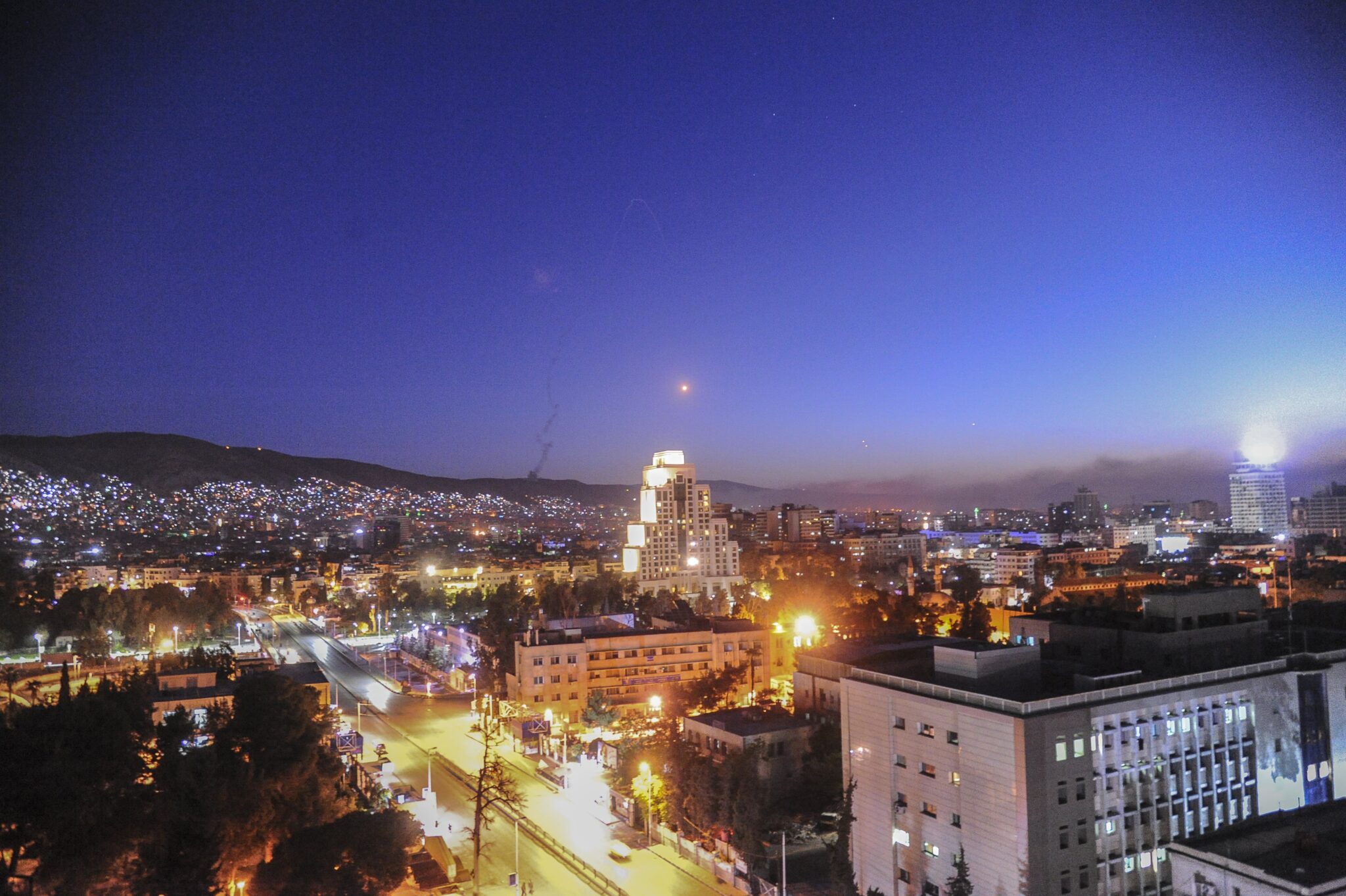 Oι πρώτες φωτογραφίες από την επίθεση στη Συρία