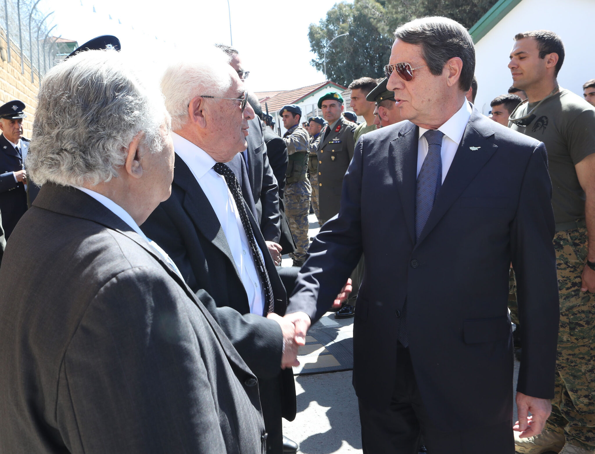 Ανταλλαγή μηνυμάτων μεταξύ Αναστασιάδη και Ακιντζί με φόντο την επέτειο (BINTEO)