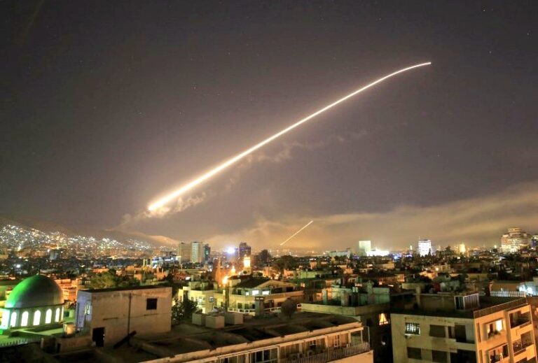 Oι φλόγες του πολέμου "τύλιξαν" την Δαμασκό (ΒΙΝΤΕΟ&ΦΩΤΟ)