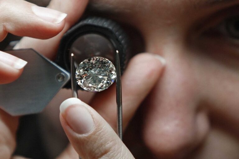 Συνελήφθη 34χρονος που φέρεται να πούλησε διαμάντια απομίμηση για αληθινά