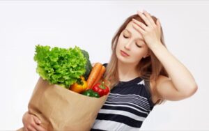 7 τροφές που προκαλούν πονοκέφαλο