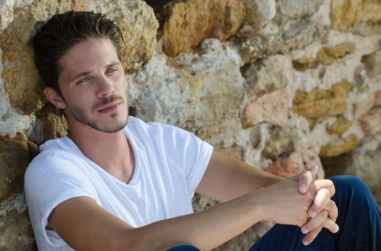 "Το μόνο που μου δίνει δύναμη να συνεχίσω είναι τα πανέμορφα τραγούδια σου"