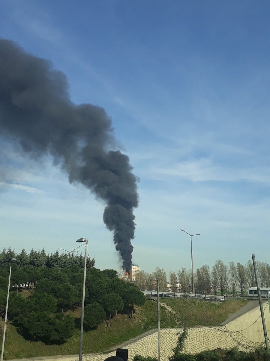 Στις φλόγες πολυώροφο νοσοκομείο στην Κωνσταντινούπολη (ΒΙΝΤΕΟ)