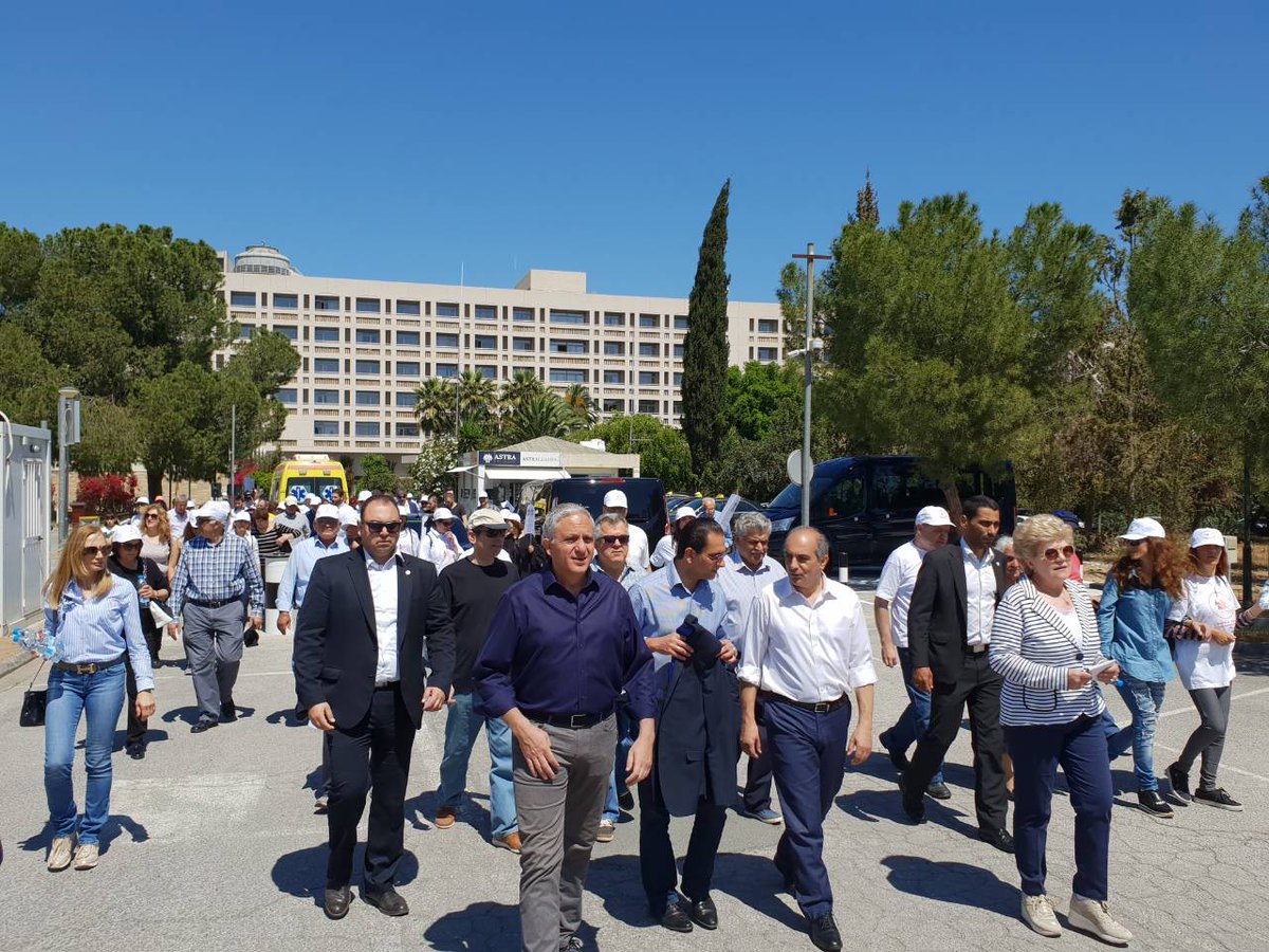 Δυναμικό το παρόν των πολιτών που "περπάτησαν με τους τυφλούς" (BINTEO)