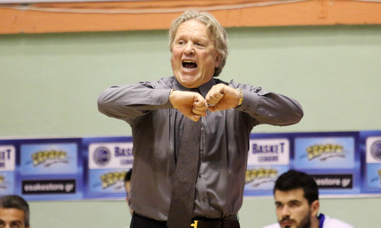 Παρελθόν προπονητής λόγω… Χρυσής Αυγής