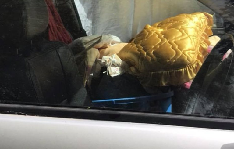 Κύπρος 2018:  Μία μάνα ζει μέσα στο αυτοκίνητο, μαζί με το παιδί της (ΦΩΤΟ)