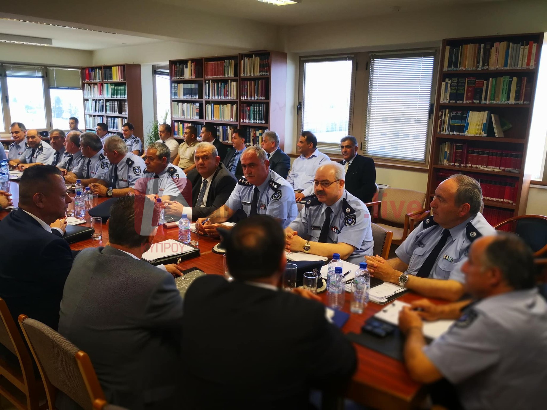 Ιωνάς: Καί αλεξίσφαιρα καί οχήματα έχει η Αστυνομία (ΦΩΤΟ)