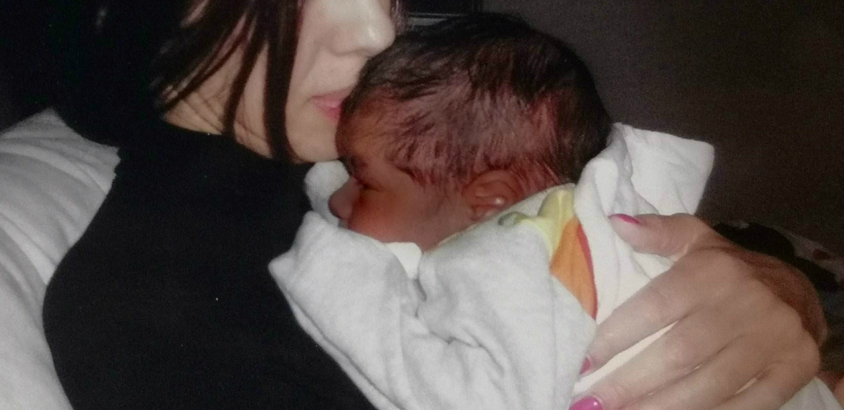 Η μητρότητα μέσα από τα μάτια μιας μητέρας που δεν…γέννησε το παιδί της (ΦΩΤΟ)