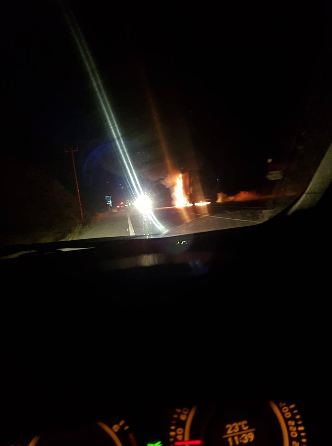 Πυρκαγιά ξέσπασε σε φορτηγό μεταφοράς σιτηρών, ενώ βρισκόταν εν κινήσει