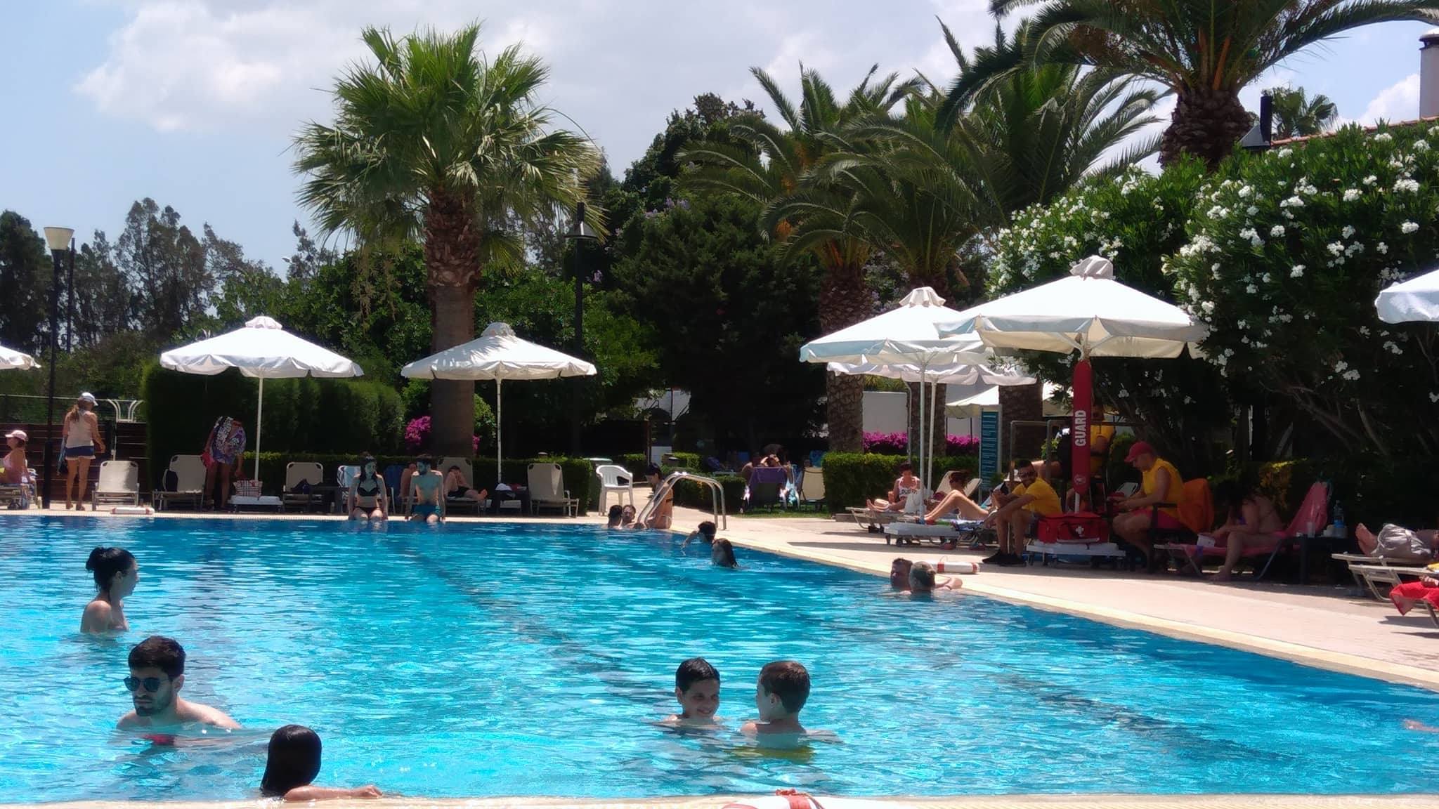 Δευτέρα του Κατακλυσμού: "Πλημμύρισαν" τα κολυμβητήρια στη πρωτεύουσα (ΒΙΝΤΕΟ)