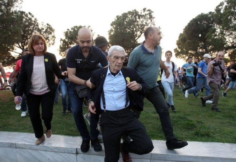 Επίθεση κατά δημάρχου Θεσ/κης σε εκδήλωση για τη Γενοκτονία των Ποντίων (ΒΙΝΤΕΟ)