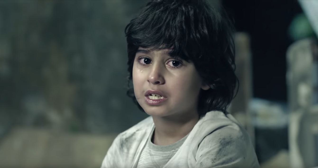 Viral η διαφήμιση με τον μικρό μουσουλμάνο που προκαλεί ρίγη συγκίνησης (ΒΙΝΤΕΟ)