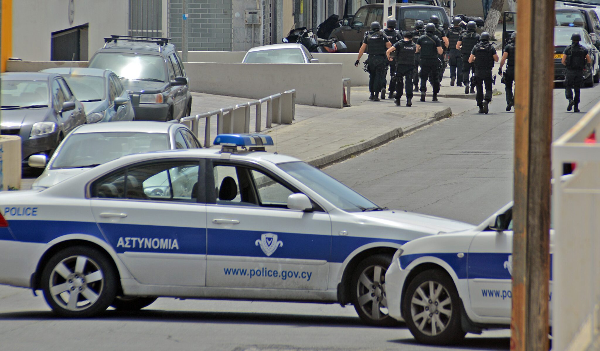 Χειροπέδες σε γνωστό επιχειρηματία στην Αγία Νάπα (BINTEO)