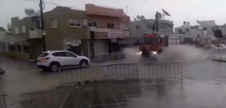 Δρόμοι "ποτάμια" σε Λακατάμια και Ανθούπολη απο την έντονη βροχόπτωση (ΒΙΝΤΕΟ)