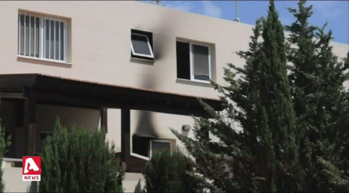 Πύρινο εφιάλτη έζησαν τέσσερα πρόσωπα στην Δερύνεια (BINTEO)