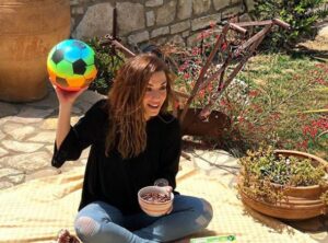 B. Λασκαράκη:Η κόρη της την κάνει ότι θέλει! Όσο μεγαλώνει της παίρνει τον αέρα!