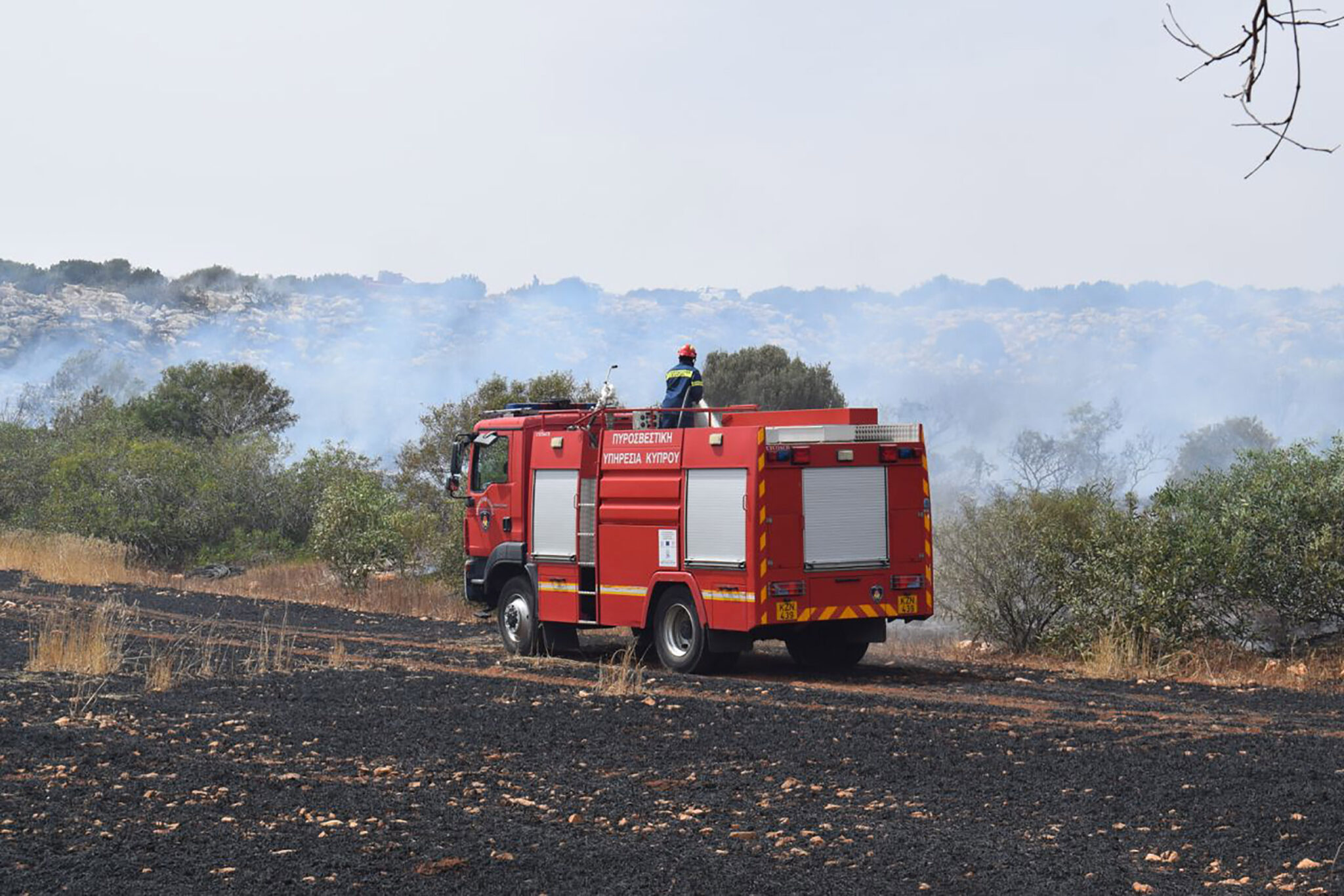 "Μπαράζ" πυρκαγιών στον Άγιο Αθανάσιο Λεμεσού, που τέθηκαν απο μαθητές