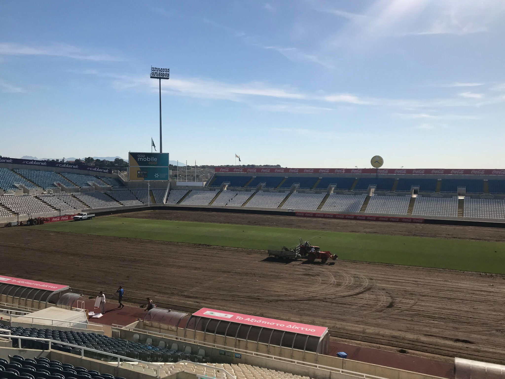 "Ξηλώνουν" τον χορτοτάπητα στο ΓΣΠ (ΦΩΤΟ)