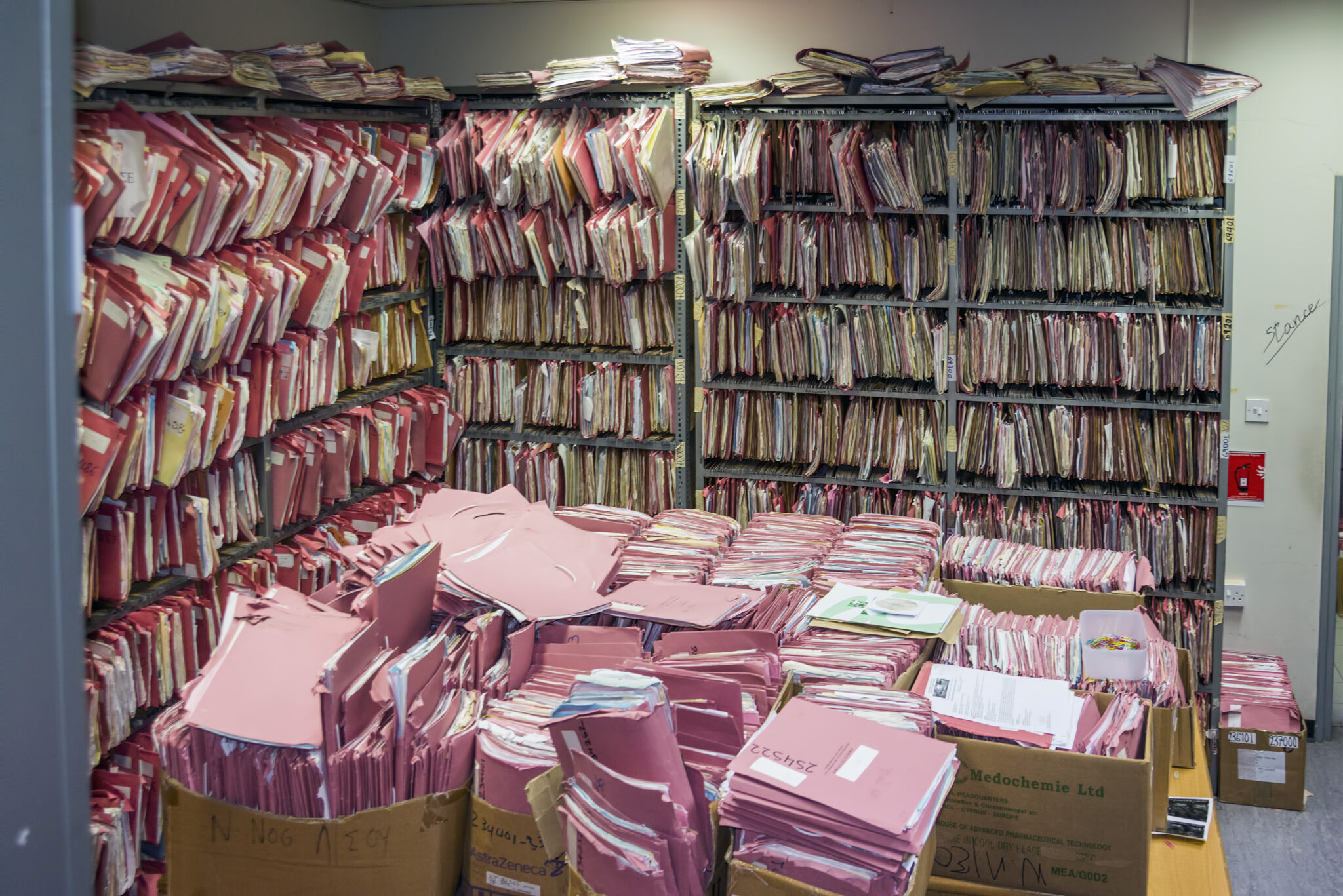 Χάος με τους φακέλους ασθενών στο Γενικό Νοσοκομείο Λεμεσού