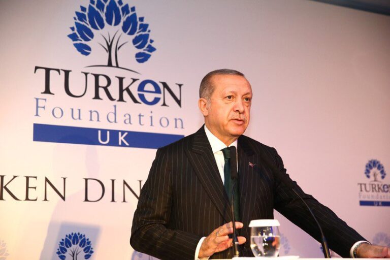 "Αμοιβαία συμφέρουσα μια στρατηγική συνεργασία Τουρκίας-Ηνωμένου Βασιλείου"